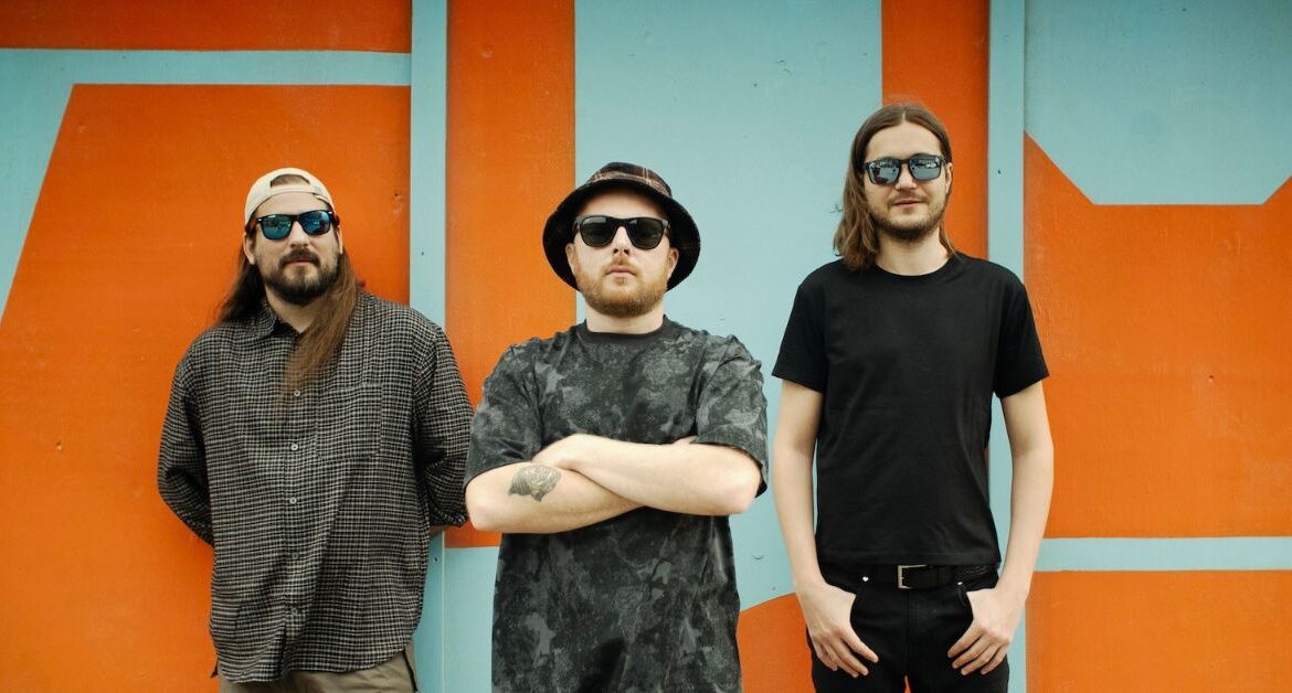 DELLA NOVA captures the essence of modern rock with their self-titled debut album